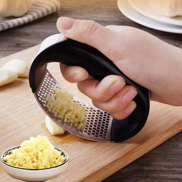 Manual Stainless Steel Garlic Press & Ginger Mincer – Handheld Garlic Crusher (Random Color